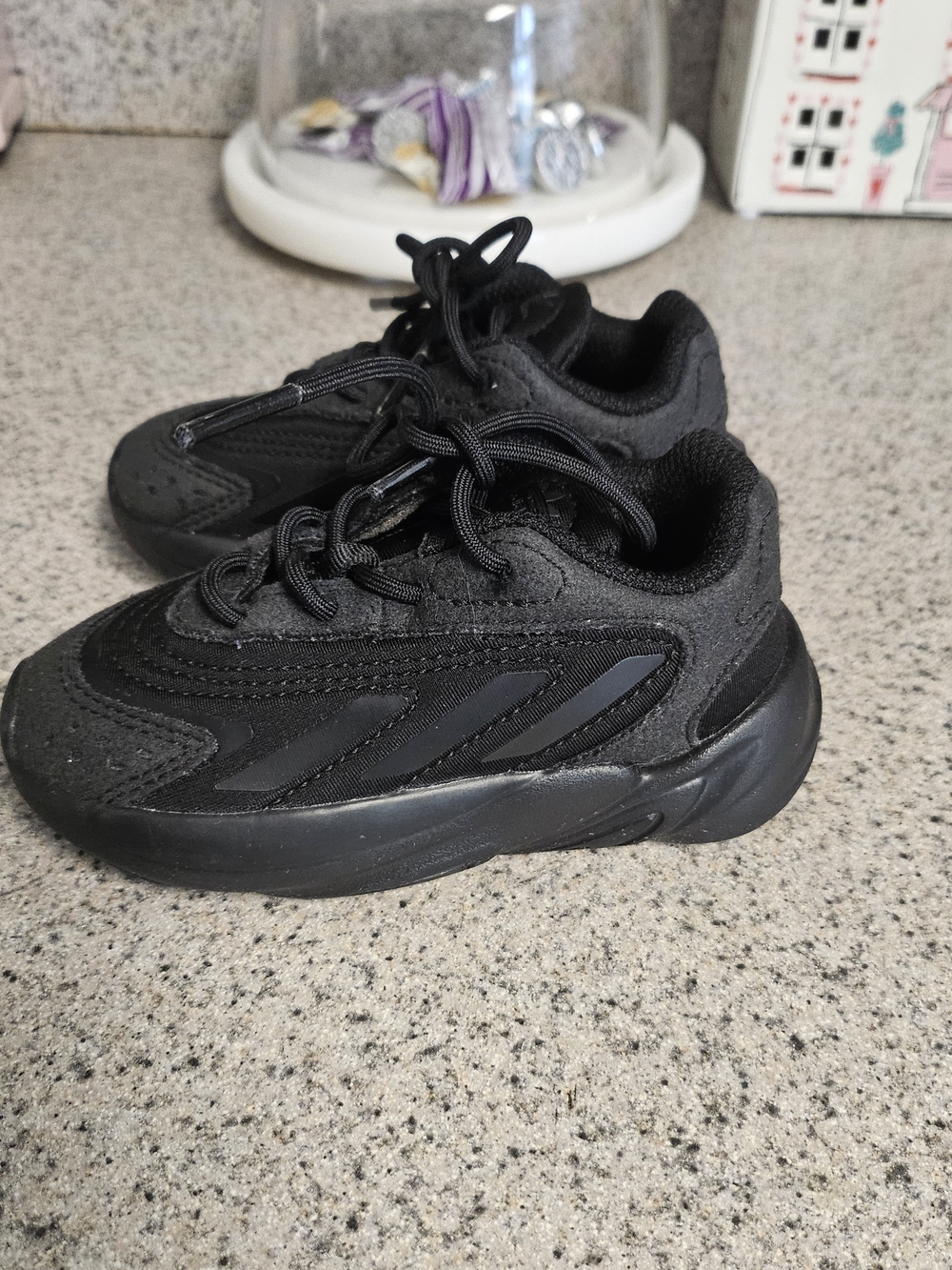 Adidas ozelia- 6k Black Kids' Low-Top Sneakers